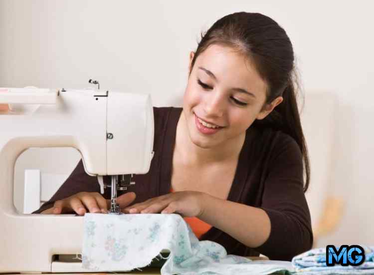 ТОП-13 самых лучших швейных машинок для домашнего использования по соотношению цены и качества 
